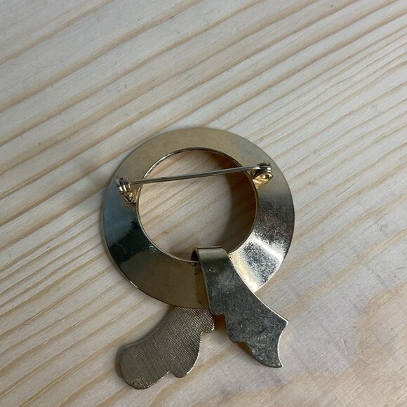 Vintage Gold-Tone Brooch With Abstract Design - Picture 2 of 3